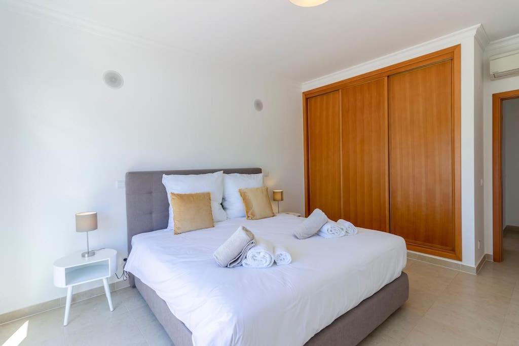 Apartment At Porto De Mos With Pool *
