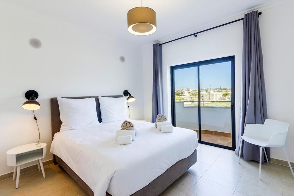 Apartment At Porto De Mos With Pool Lagos