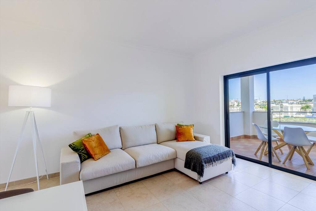 Apartment At Porto De Mos With Pool Lagos